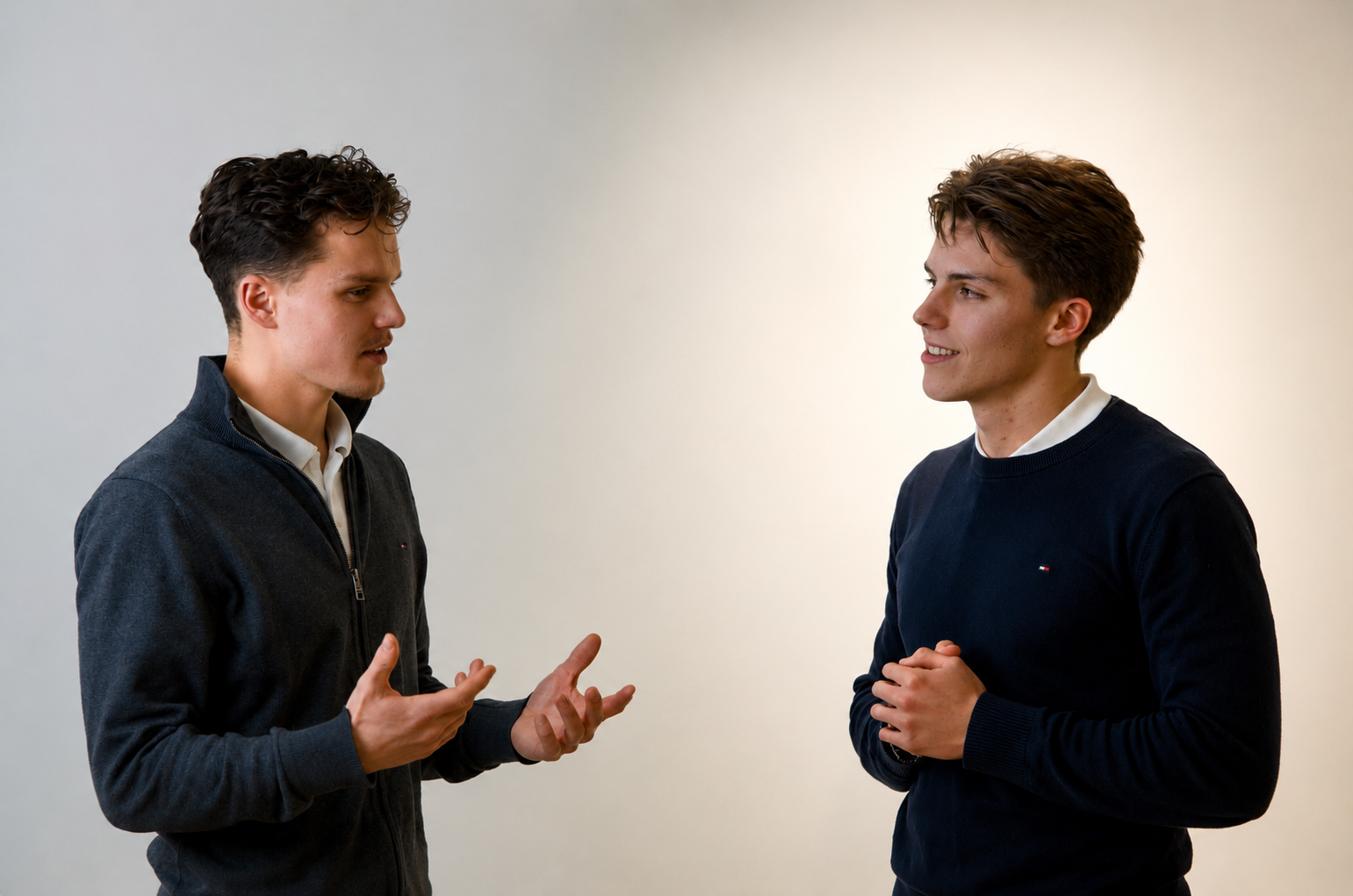 Zwei Mitglieder des Yoovo-Teams im Gespräch